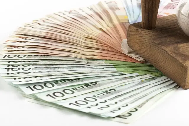 Billet de banque déchiré ou taché : pouvez-vous encore payer avec ?