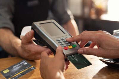 Usage D'une Carte De Crédit Par Un Client Pour Un Paiement