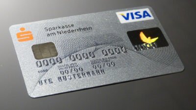 Pourquoi les jeunes se tournent vers les néobanques ?