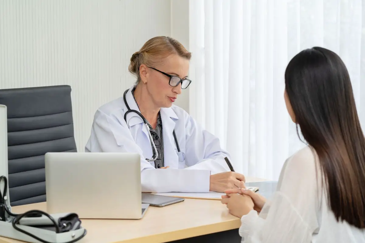 Une Femme Jouissant De L Assurance Sante Internationale