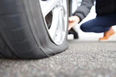 Situations de prise en charge par votre assurance auto en cas de pneu crevé